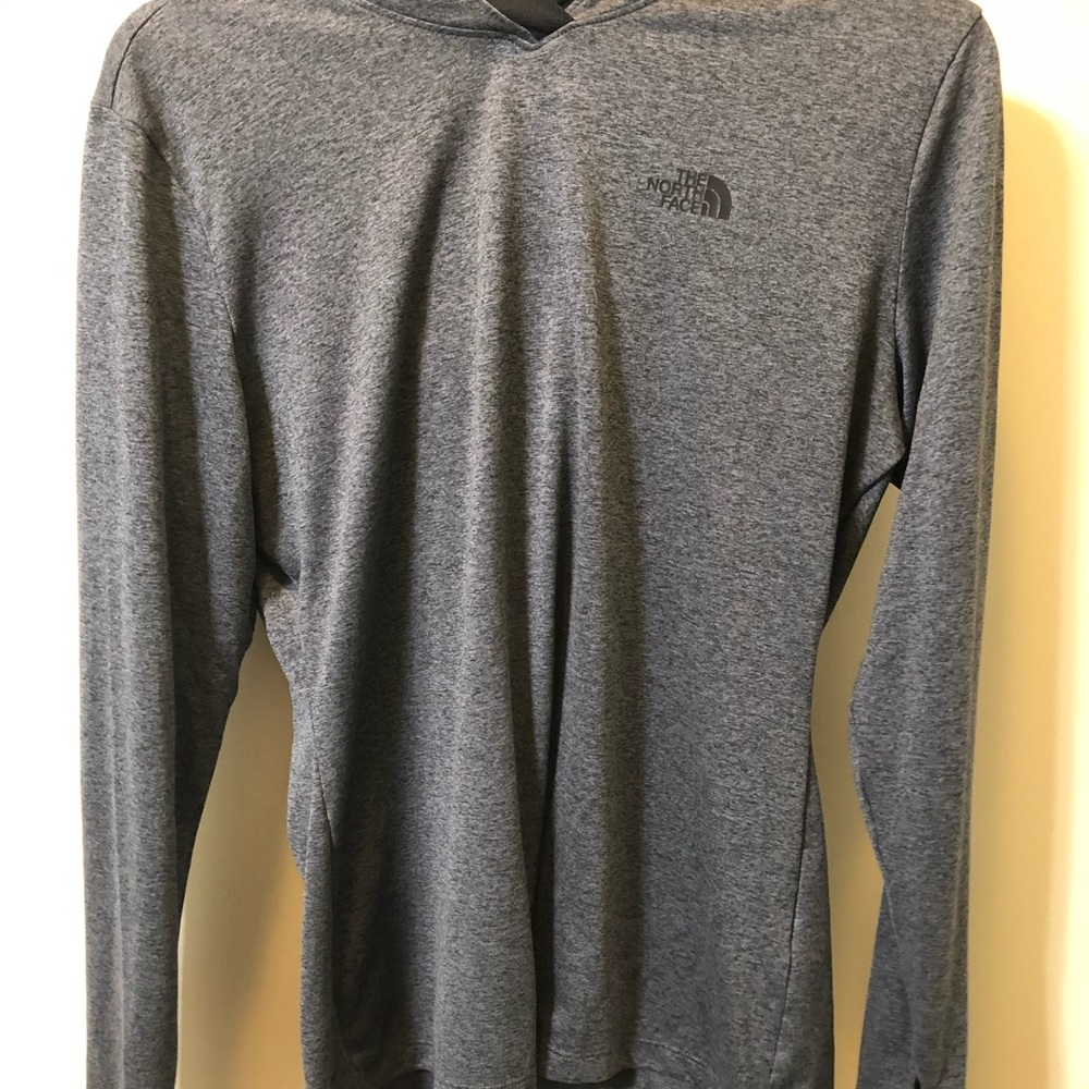 Never worn long sleeve northface w/ hood